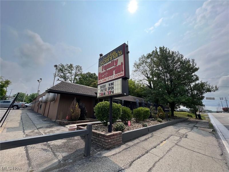 1901 Youngstown Warren, Girard, OH 44420 Photo 1