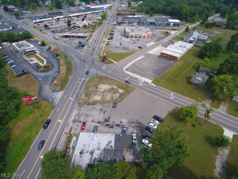 1901 Youngstown Warren, Girard, OH 44420 Photo 19