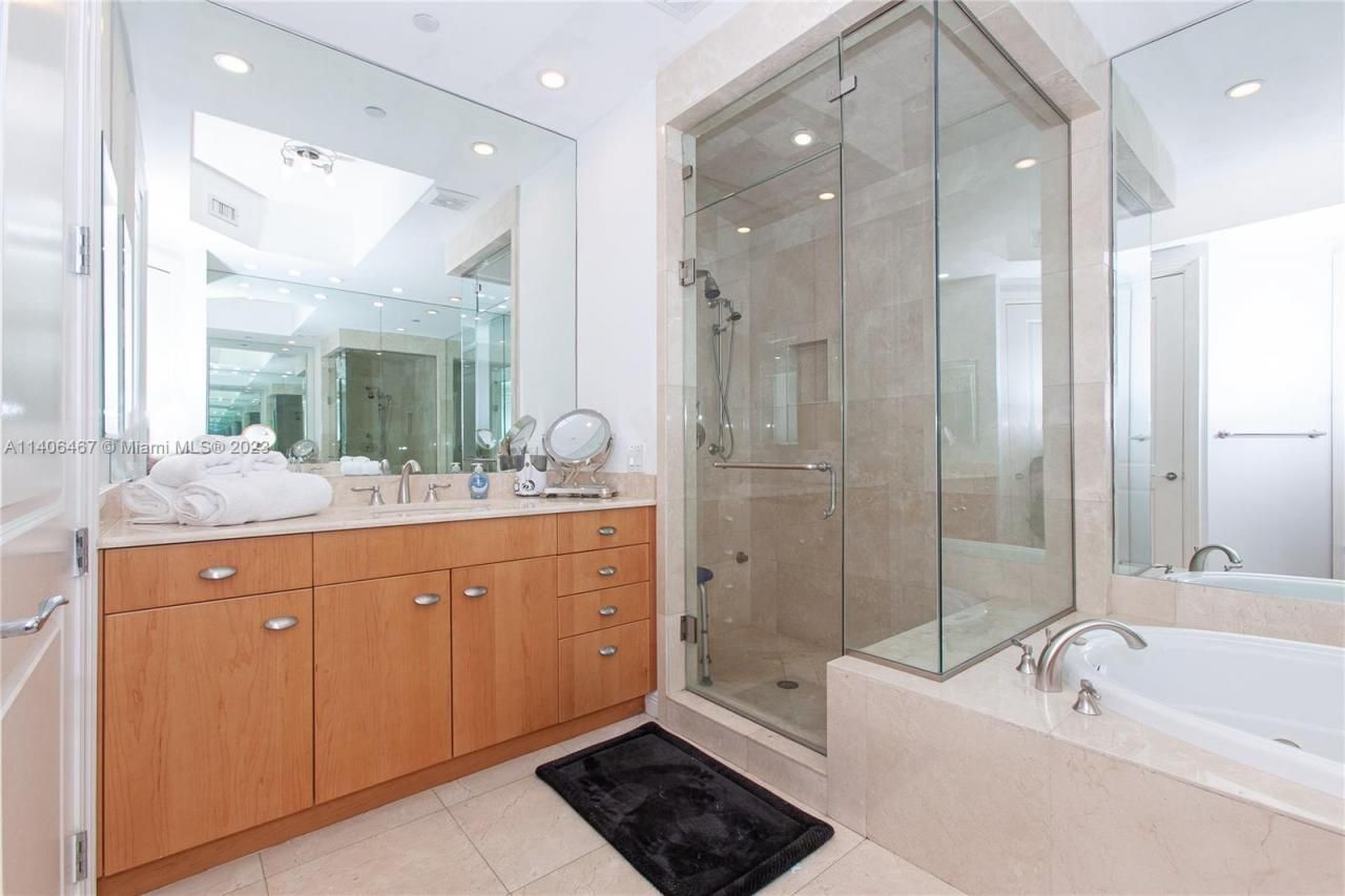 6000 Island Blvd, Unit 104, Aventura, FL 33160 Photo