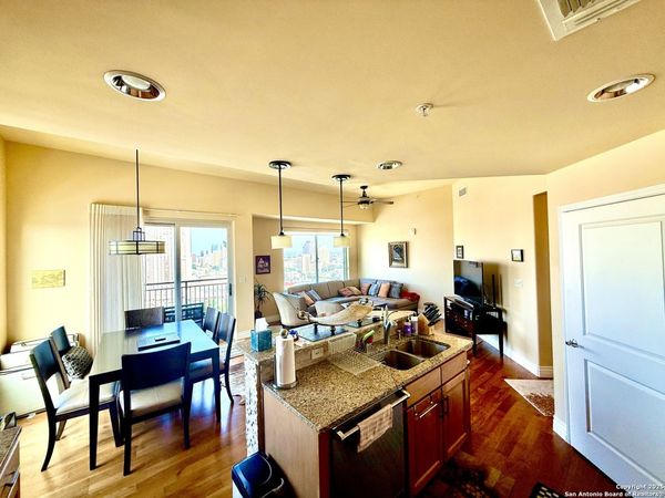 215 N Center, Unit 1907, San Antonio, TX 78202