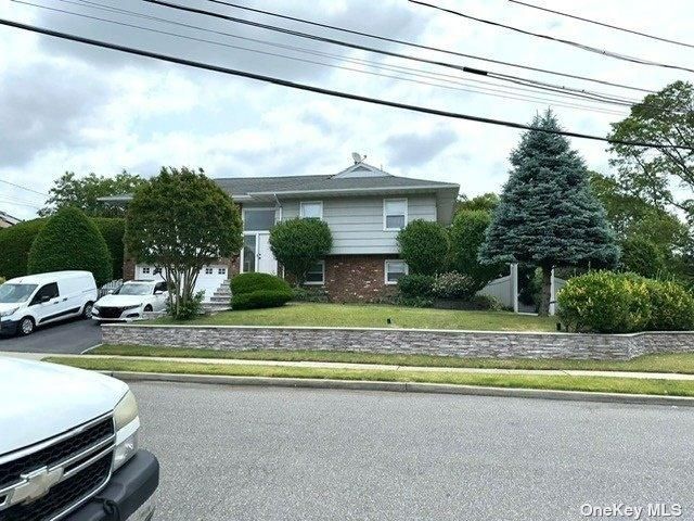 746 Vivian Ct, Unit 1, Baldwin, NY 11510 Main Photo