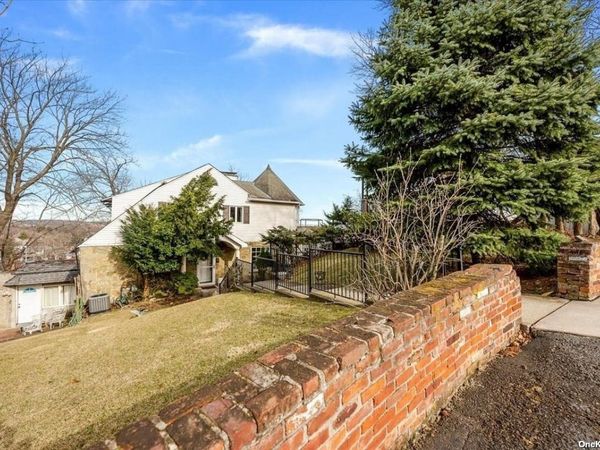 45 East Loop Road, Staten Island, NY 10304