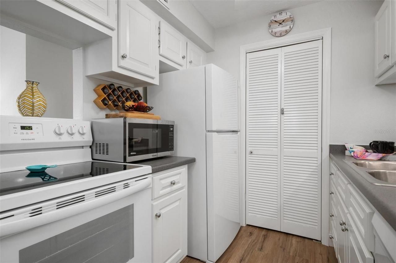 3201 Beneva Road, Unit 201, Sarasota, FL 34232 Photo
