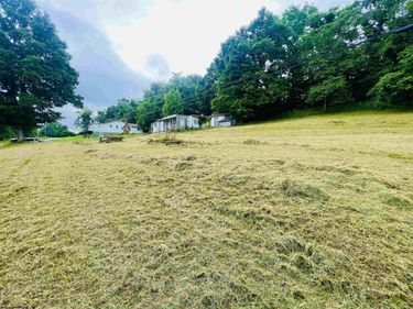 888 Summer School Road, Morgantown, WV 26508