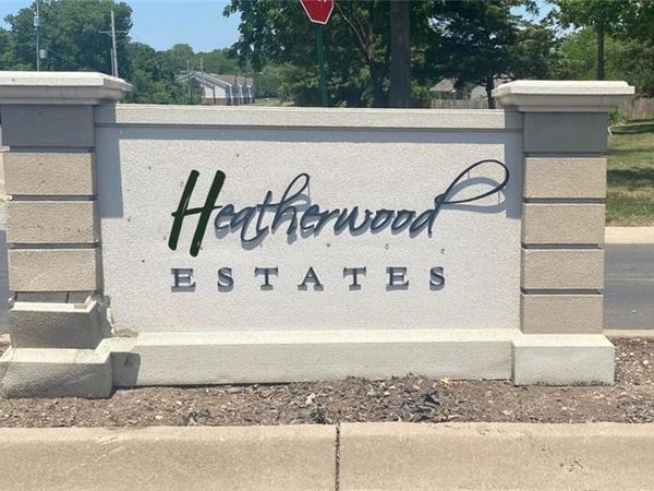 1210 Cottonwood Court, Paola, KS 66071