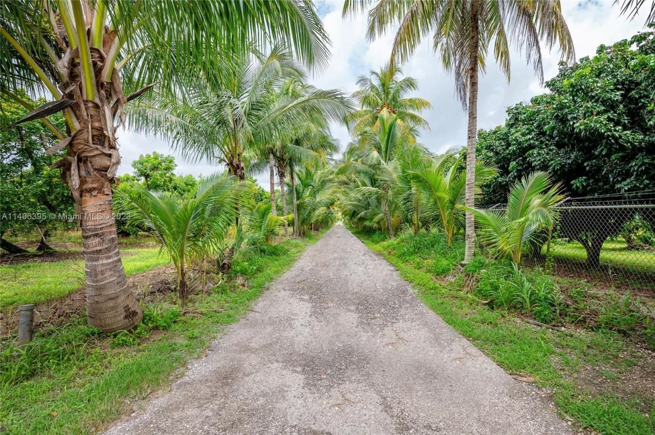 24350 SW 182nd Ave, Miami, FL 33031 Photo