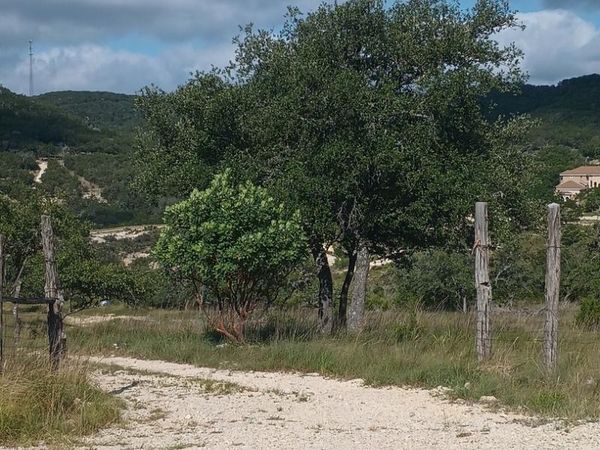 761 W Bear Springs Rd, Pipe Creek, TX 78063