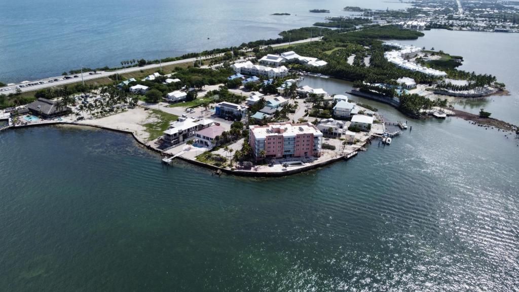 1 S Kyle Way, Marathon, FL 33050 Photo