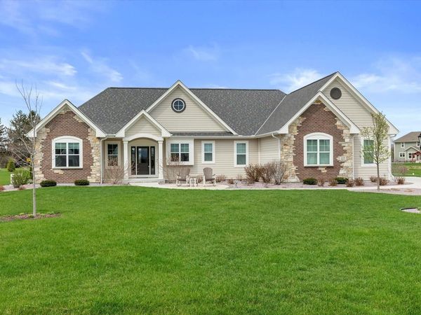 W279N8379 Hunter COURT, Hartland, WI 53029