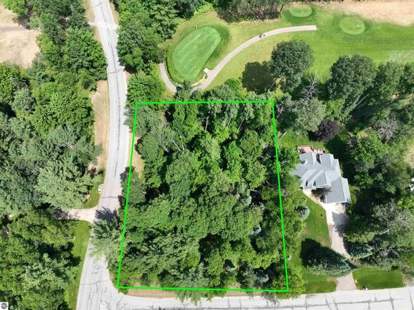 5 White Pine Drive, Cadillac, MI 49601