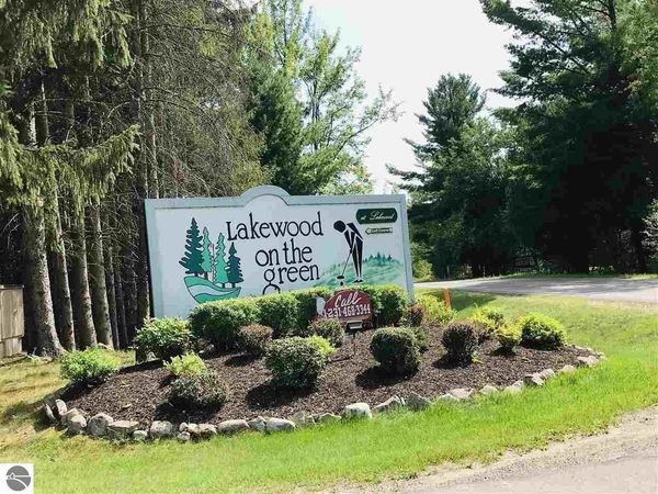 5 White Pine Drive, Cadillac, MI 49601