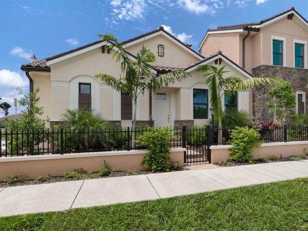 938 E VENICE AVENUE, VENICE, FL 34285