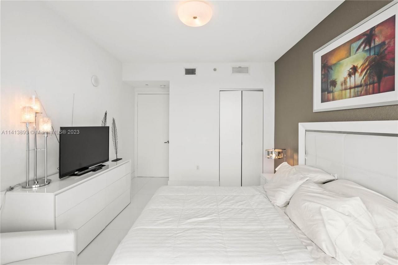 7935 East Dr, Unit 1204, North Bay Village, FL 33141 Photo