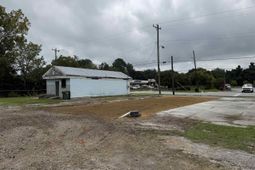 211 E Main St. photo 4
