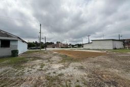 211 E Main St. photo 4