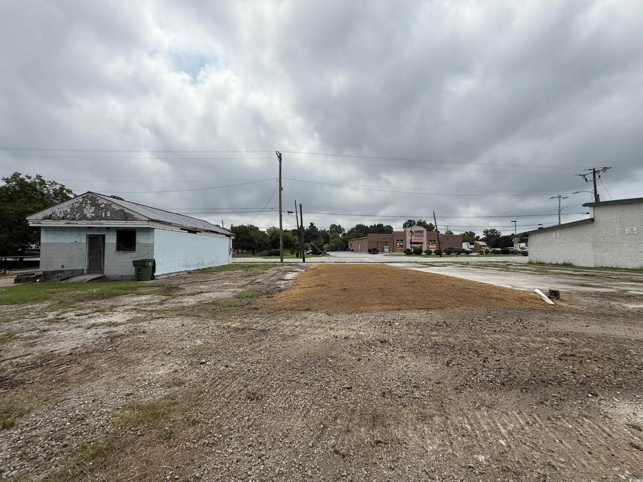211 E Main St. Photo 4