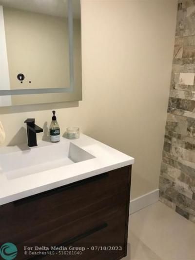 111 Briny Avenue, Unit PH18, Pompano Beach, FL 33062 Photo