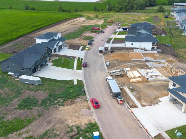 129 Skyline Dr, Valley Springs, SD 57068