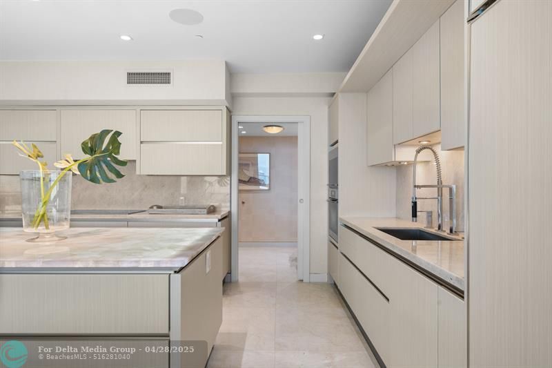 101 S Fort Lauderdale Beach Boulevard, Unit 2703, Fort Lauderdale, FL 33316 Photo