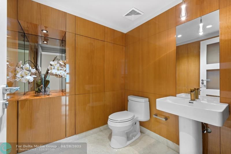 101 S Fort Lauderdale Beach Boulevard, Unit 2703, Fort Lauderdale, FL 33316 Photo