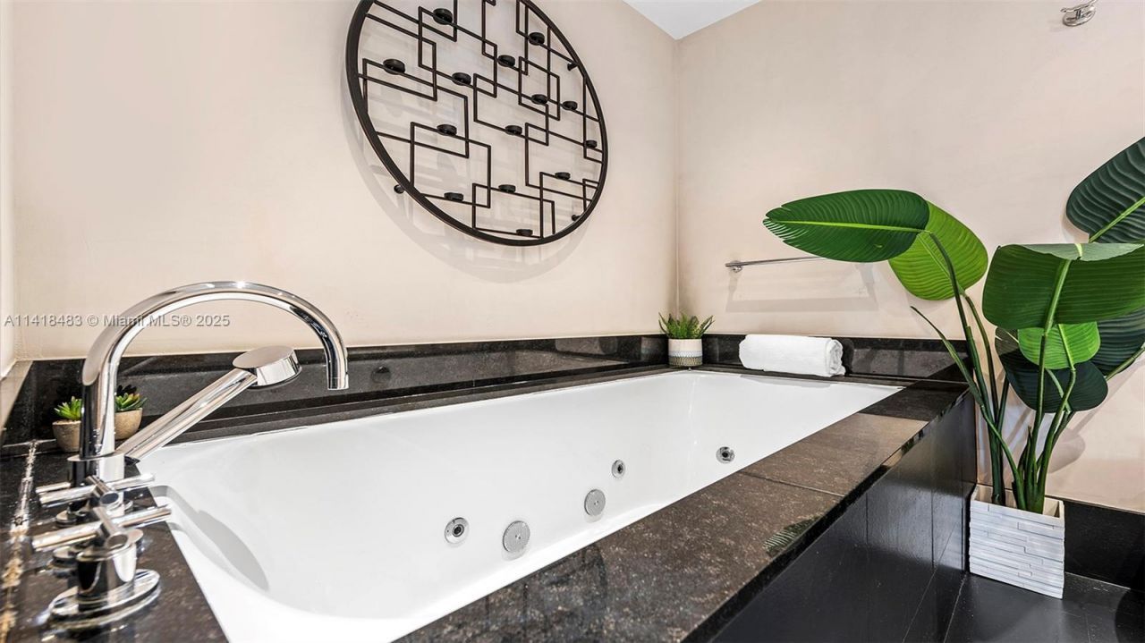 101 20th St, Unit 2102, Miami Beach, FL 33139 Photo