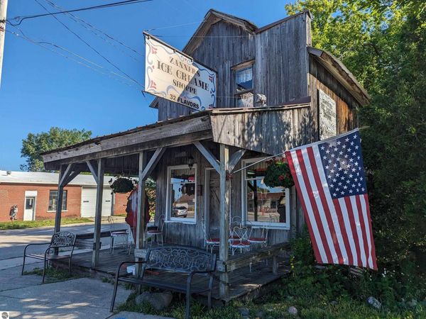 201 Huron E, Au Gres, MI 48703