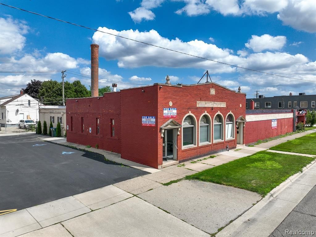 5824 Chase Road, Dearborn, MI 48126 Main Photo