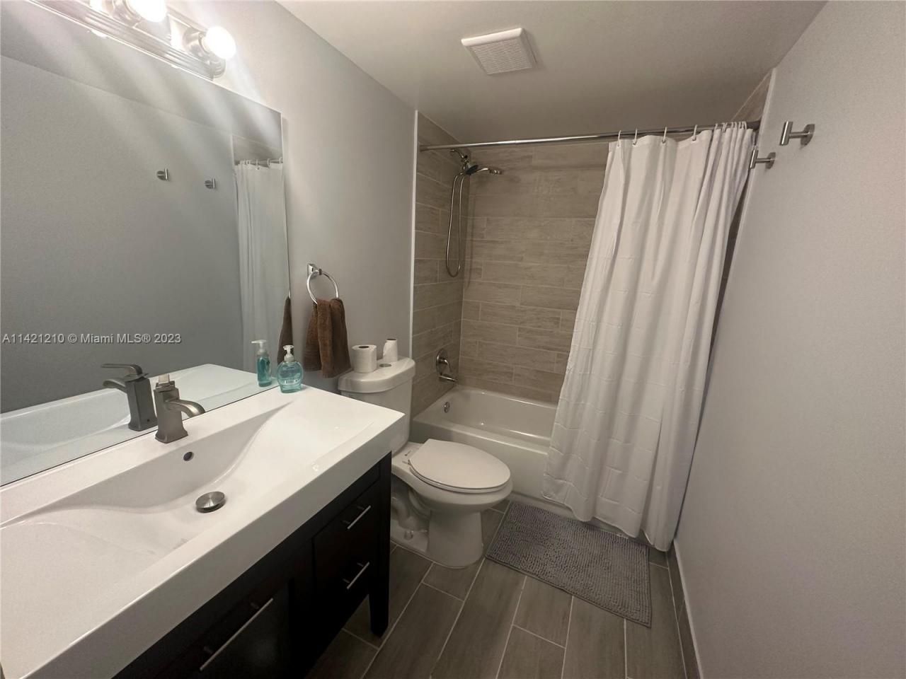 401 Golden Isles Dr, Unit 603, Hallandale Beach, FL 33009 Photo