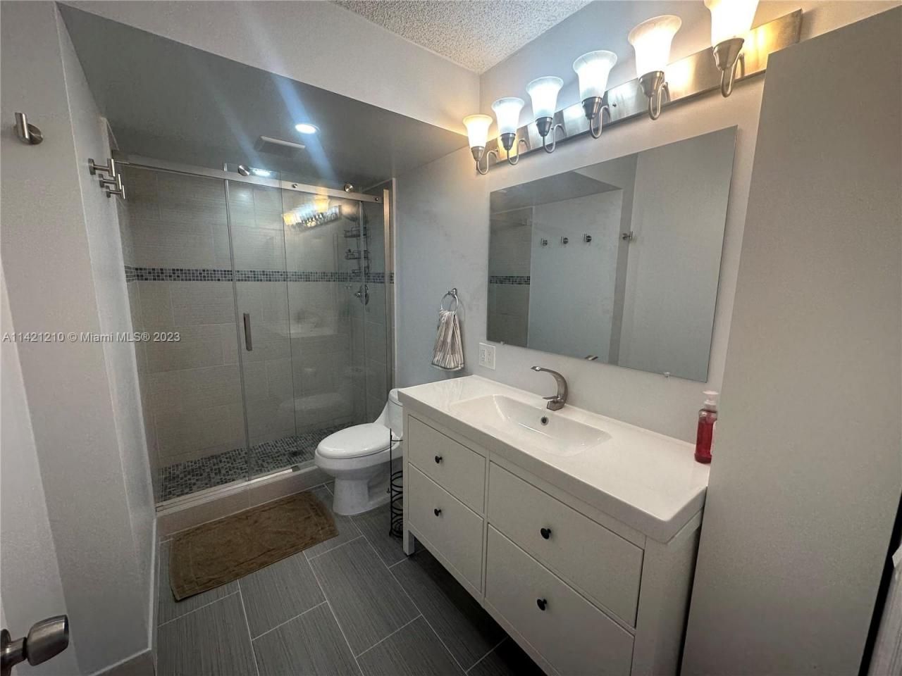 401 Golden Isles Dr, Unit 603, Hallandale Beach, FL 33009 Photo