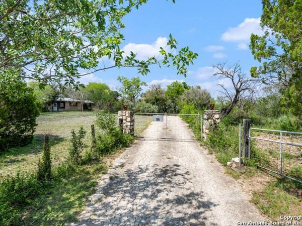 932 TOEPPERWEIN RD, Converse, TX 78109