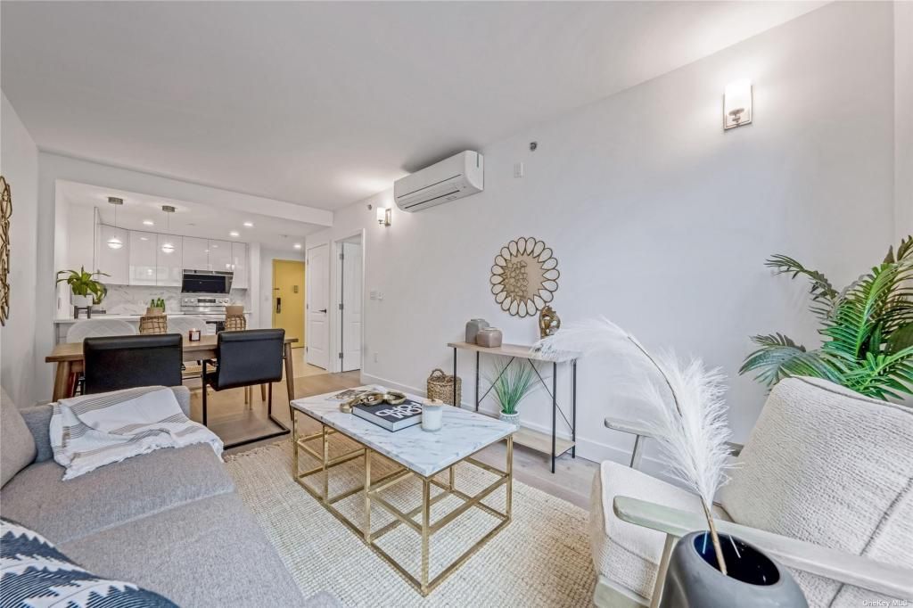 52-16 Roosevelt Avenue, Unit 2A, Woodside, NY 11377 Main Photo