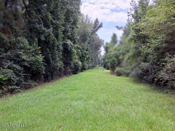 000 Colonial Drive, Magee, MS 39111