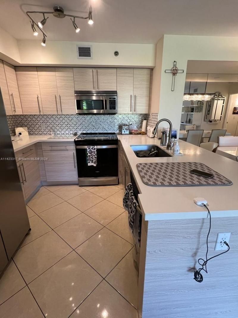 19901 E Country Club Dr, Unit 2505, Aventura, FL 33180 Photo