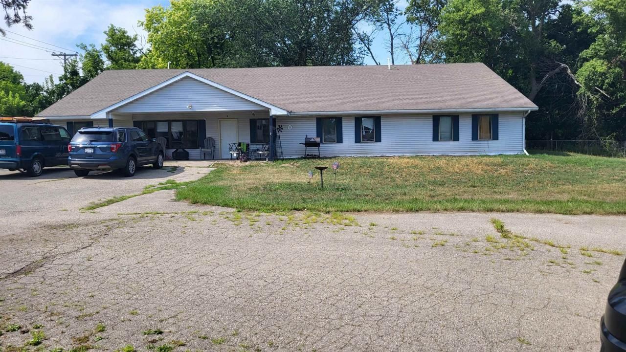 1936 N Washington Street, Janesville, WI 53548 Main Photo