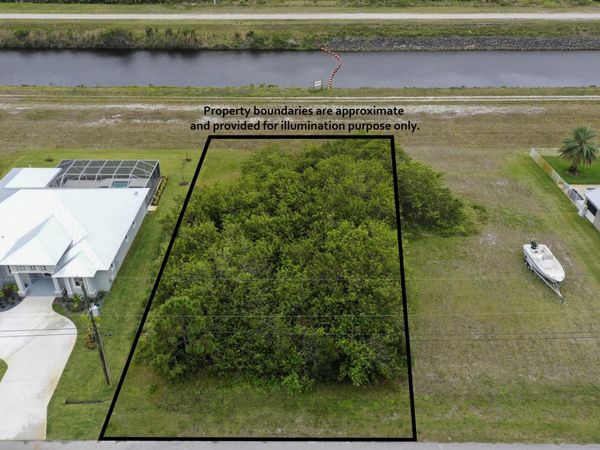 476 SW Bradshaw Circle, Port St. Lucie, FL 34953