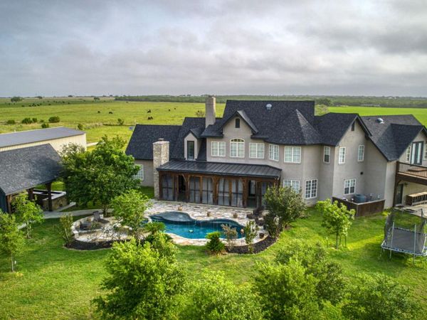 2538 COUNTY ROAD 223, Floresville, TX 78114