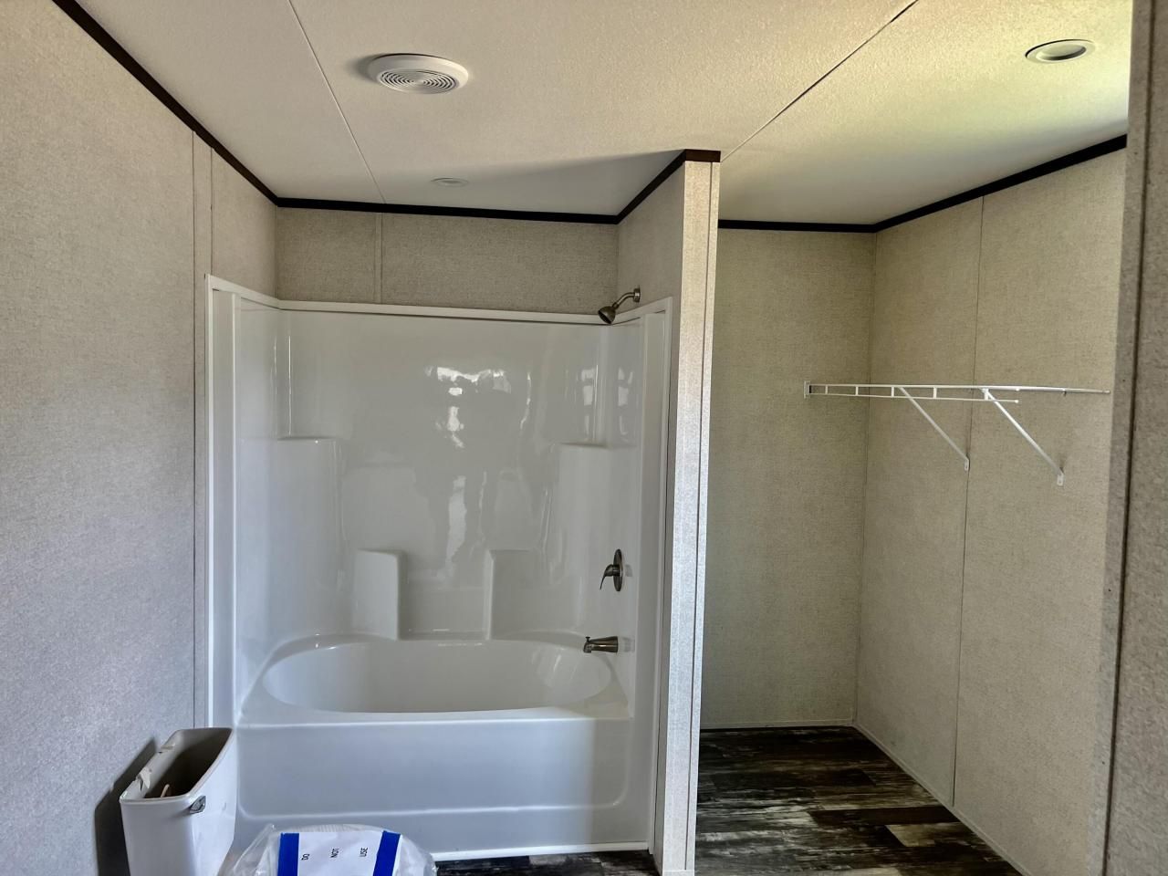 1 Evangelitst Drive Photo 7