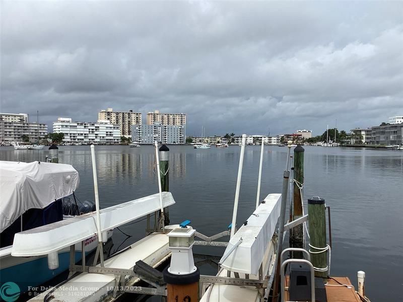 100 Golden Isles Drive, Unit 4-414, Hallandale Beach, FL 33009 Photo