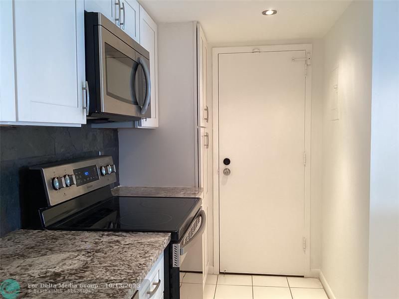 100 Golden Isles Drive, Unit 4-414, Hallandale Beach, FL 33009 Photo