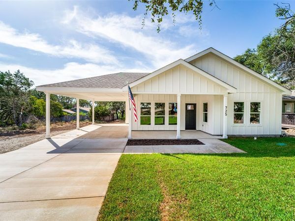 725 Circleview DR, Canyon Lake, TX 78133