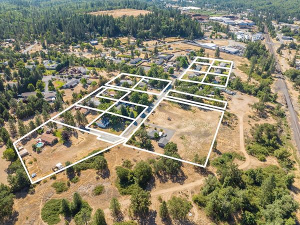 387 Tavis Drive, Merlin, OR 97532