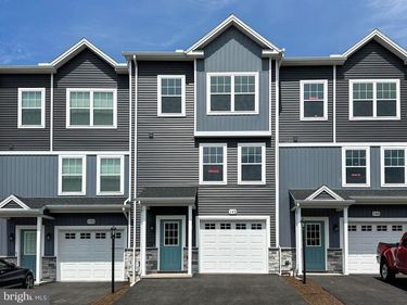 142 HIGHPOINT PARK DRIVE, PLEASANT GAP, PA 16823