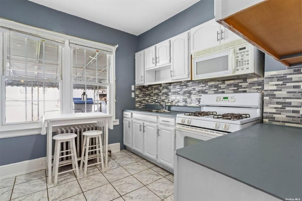 127-15 102 Avenue, Richmond Hill, NY 11418 Main Photo