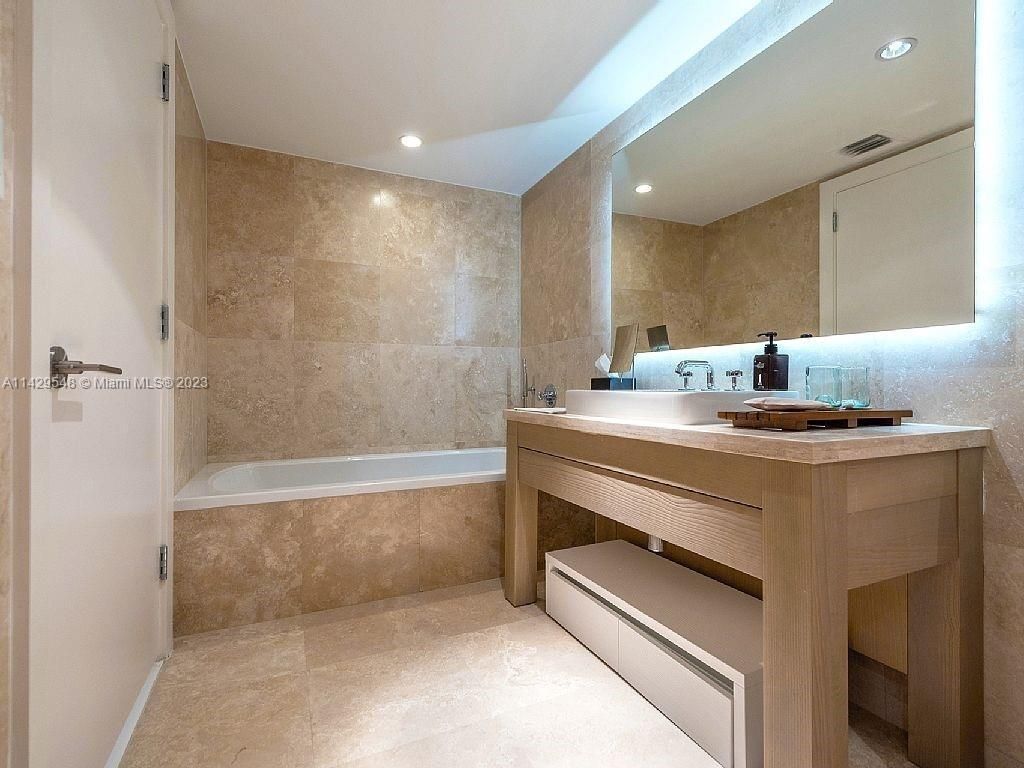 102 24th St, Unit 1006, Miami Beach, FL 33139 Photo