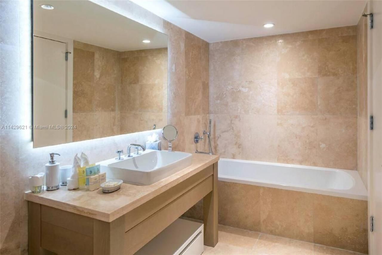 102 24th St, Unit 1108, Miami Beach, FL 33139 Photo