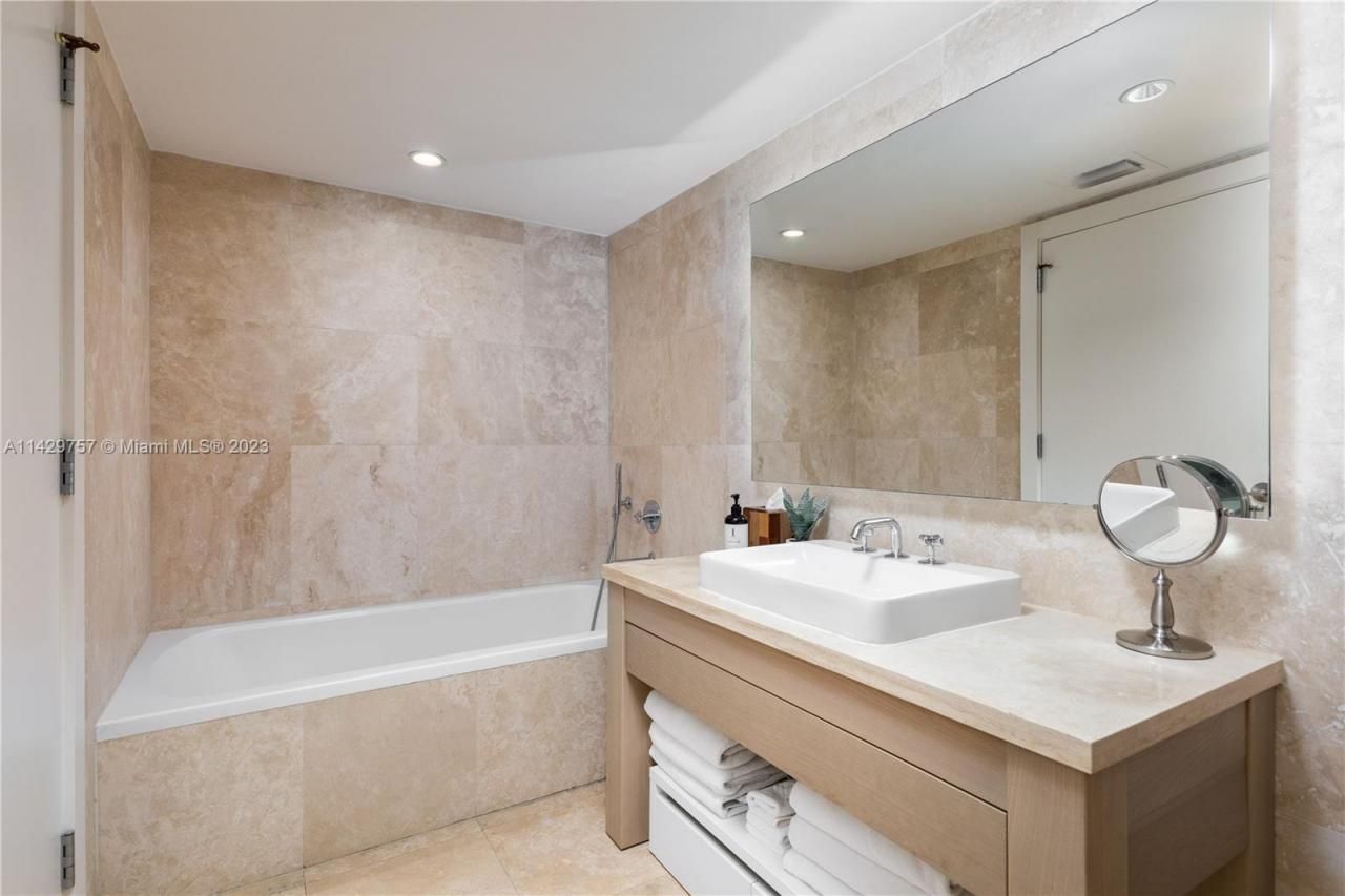 102 24th St, Unit 1013, Miami Beach, FL 33139 Photo