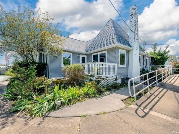 800 Montauk Highway, West Islip, NY 11795