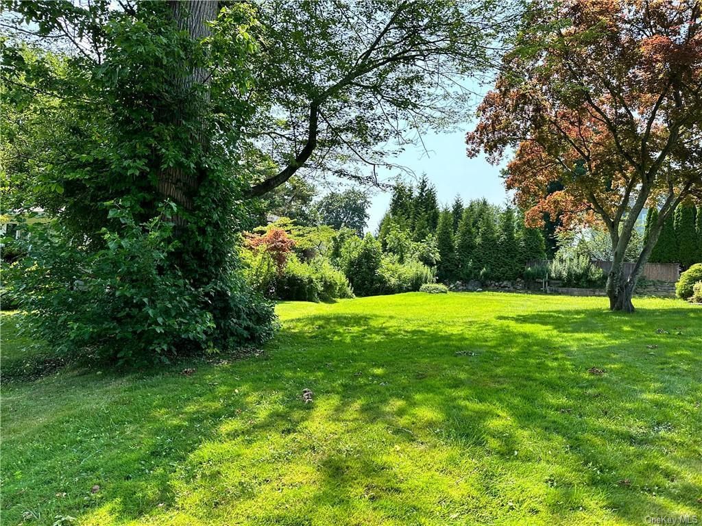 28 1/2 Pilgrim Drive, Port Chester, NY 10573 Main Photo