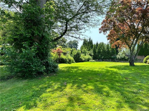 28 1/2 Pilgrim Drive, Port Chester, NY 10573