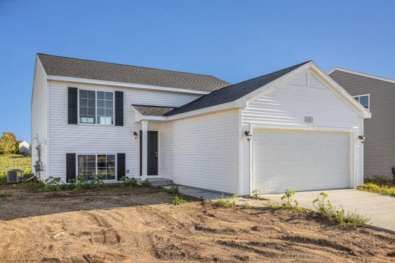 8365 W Sturtevant Avenue, Richland, MI 49083 Main Photo